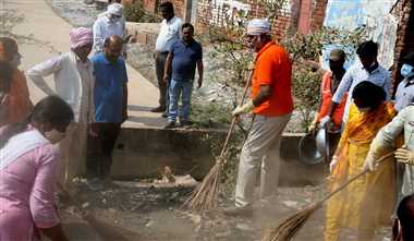 स्वच्छता ही सेवा अभियान कार्यक्रम में केंद्रीय मंत्री पटैल ने दिलाई स्वच्छता की शपथ