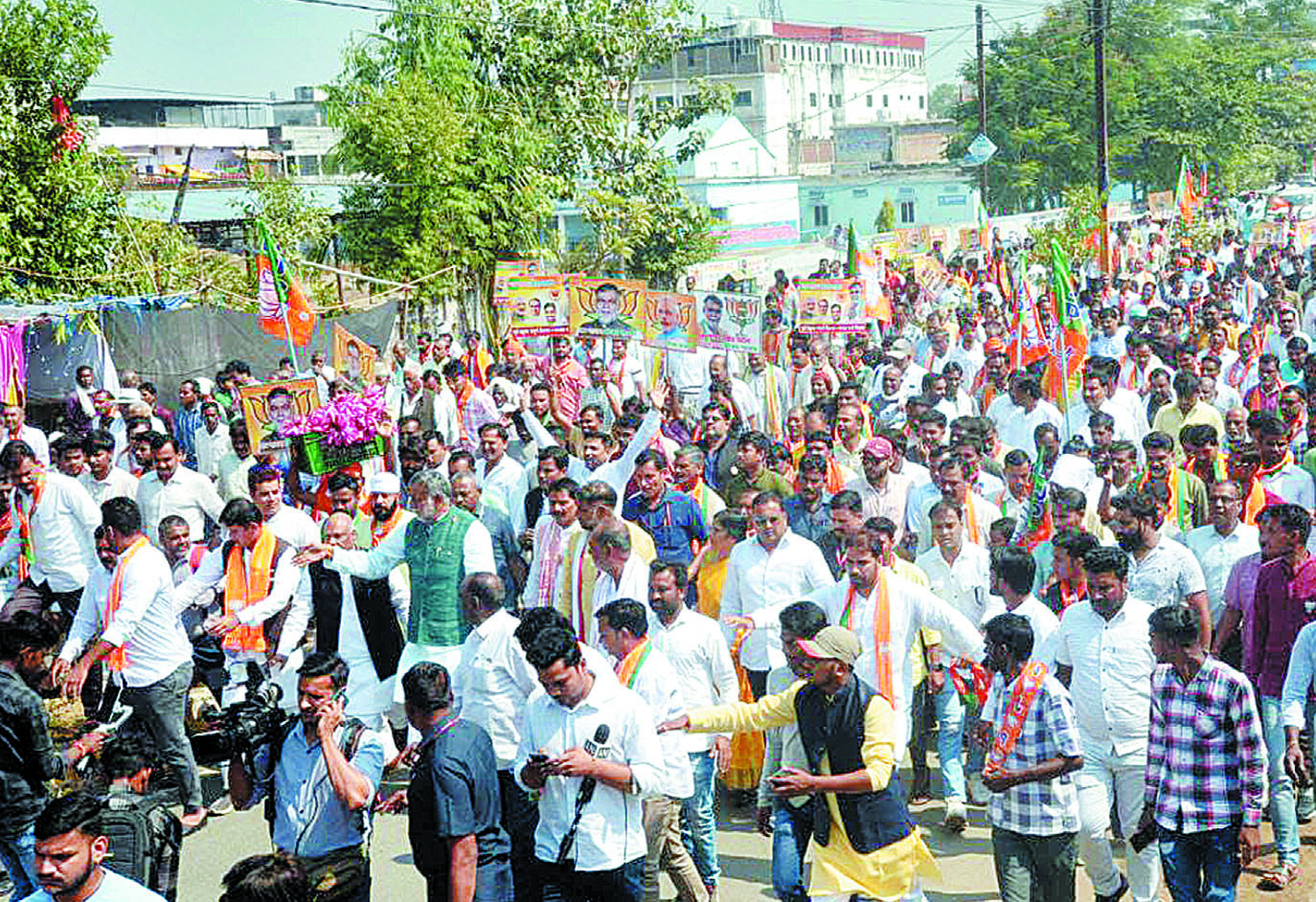 प्रहलाद पटैल की नामांकन रैली में अपार जनसमर्थन की झलक