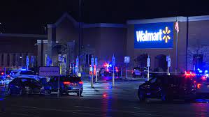 ओहियो के वॉलमार्ट स्टोर में फायरिंग, हमलावर ने तीन लोगों को घायल कर खुद को मारी गोली; जांच में जुटी पुलिस