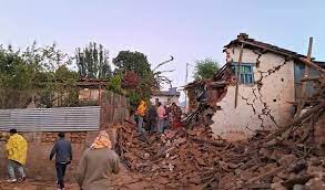 नेपाल में भूकंप से भारी तबाही, अब तक 153 की मौत और 266 घायल, पीएम ने बुलाई सर्वदलीय बैठक
